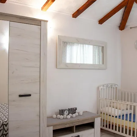 Vikendica Authentic Dalmatian Treasure Homes - House Wood *